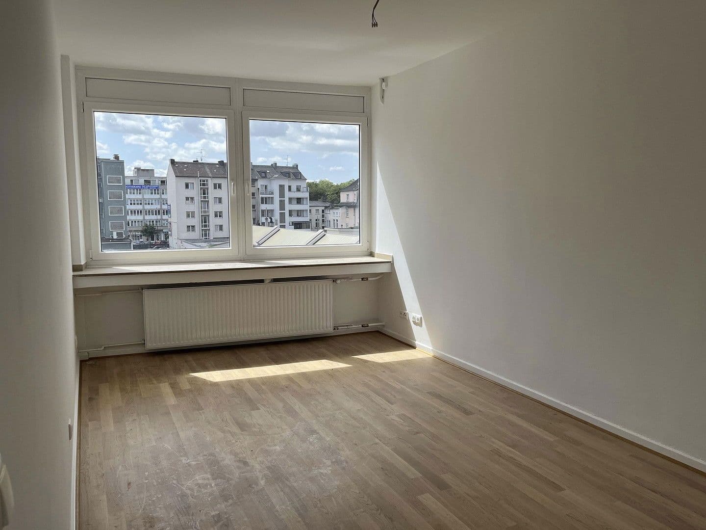 Pronájem bytu 5+1 114 m², Am Buchenbaum 21, Duisburg, Severní Porýní-Vestfálsko Pronájem bytu 5+1 114 m², Am Buchenbaum 21, Duisburg, Severní Porýní-Vestfálsko