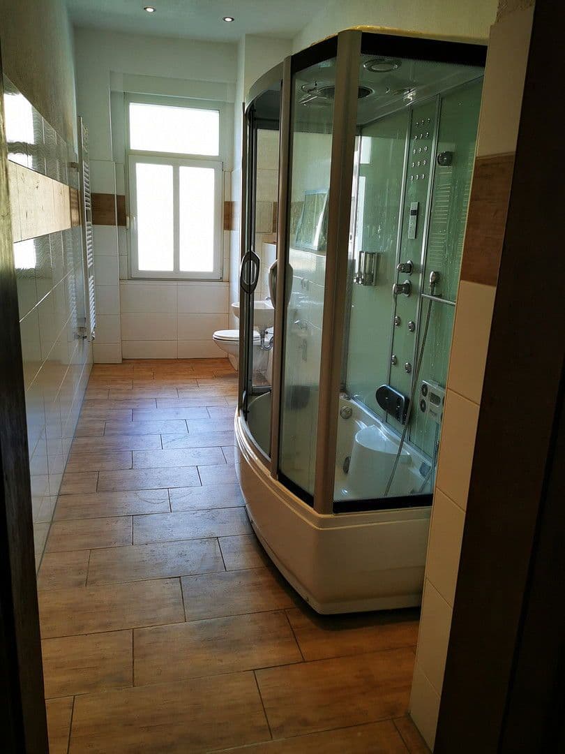 Pronájem bytu 2+1 84 m², Krukenbergstraße 1, Halle, Sasko-Anhaltsko Pronájem bytu 2+1 84 m², Krukenbergstraße 1, Halle, Sasko-Anhaltsko