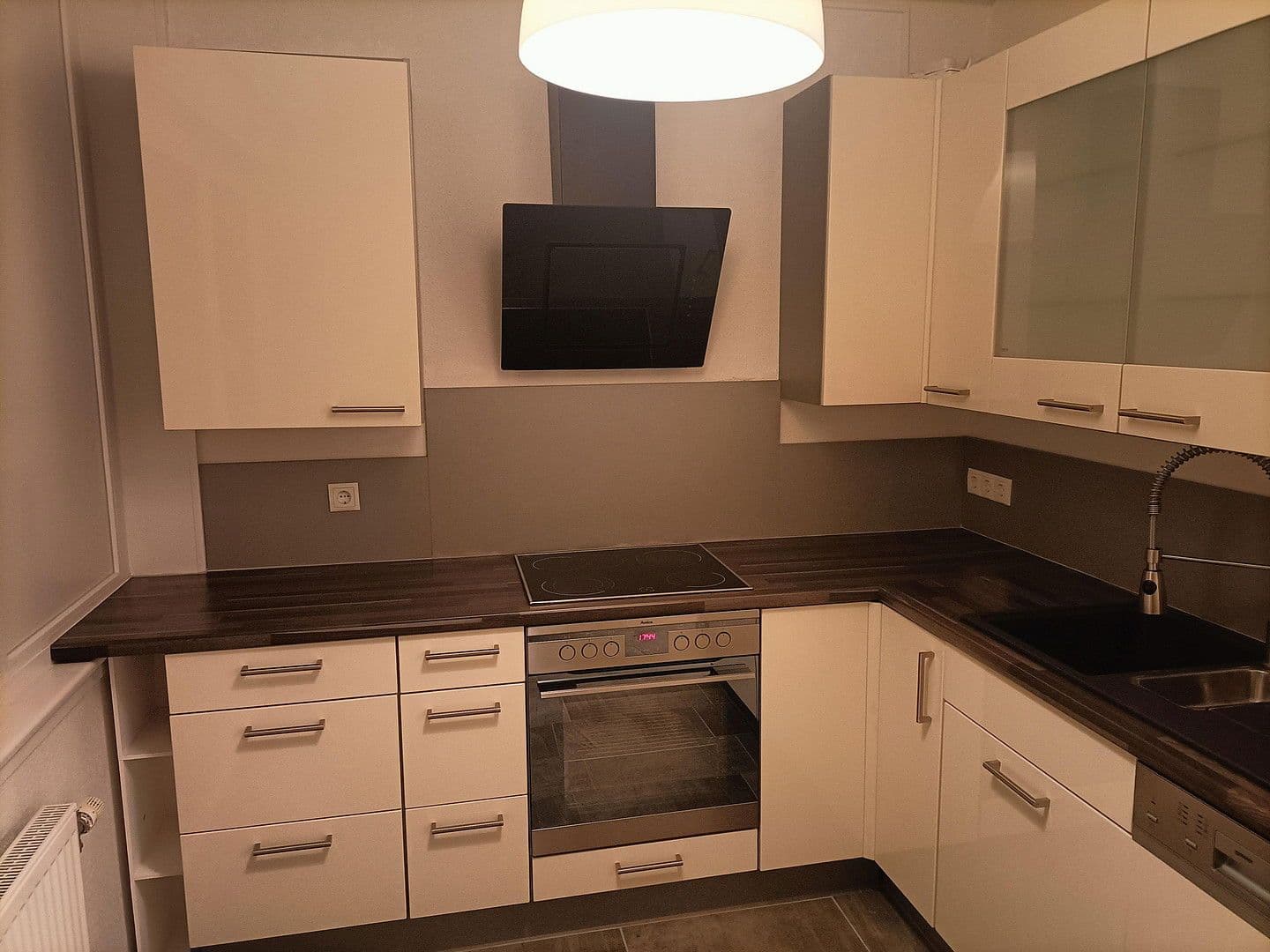 Pronájem bytu 3+1 80 m², Ludwigshafen am Rhein, Porýní-Falc Pronájem bytu 3+1 80 m², Ludwigshafen am Rhein, Porýní-Falc