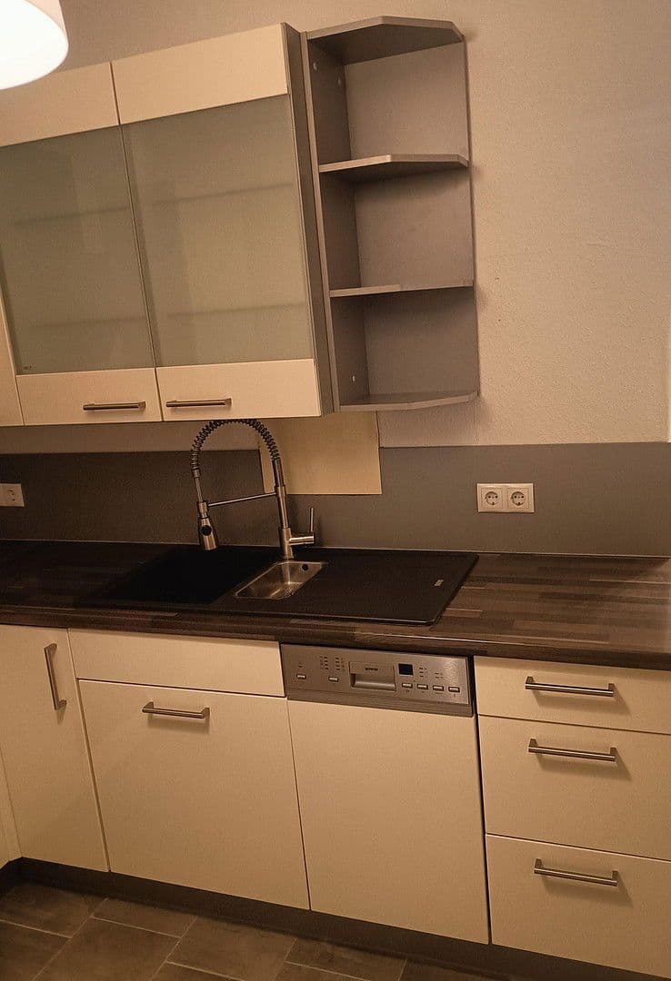 Pronájem bytu 3+1 80 m², Ludwigshafen am Rhein, Porýní-Falc Pronájem bytu 3+1 80 m², Ludwigshafen am Rhein, Porýní-Falc