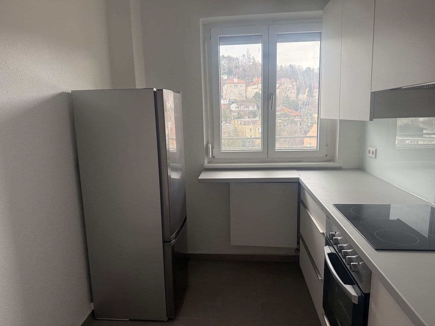 Pronájem bytu 3+1 76 m², Stitzenburgstraße 1, Stuttgart, Bádensko-Württembersko Pronájem bytu 3+1 76 m², Stitzenburgstraße 1, Stuttgart, Bádensko-Württembersko