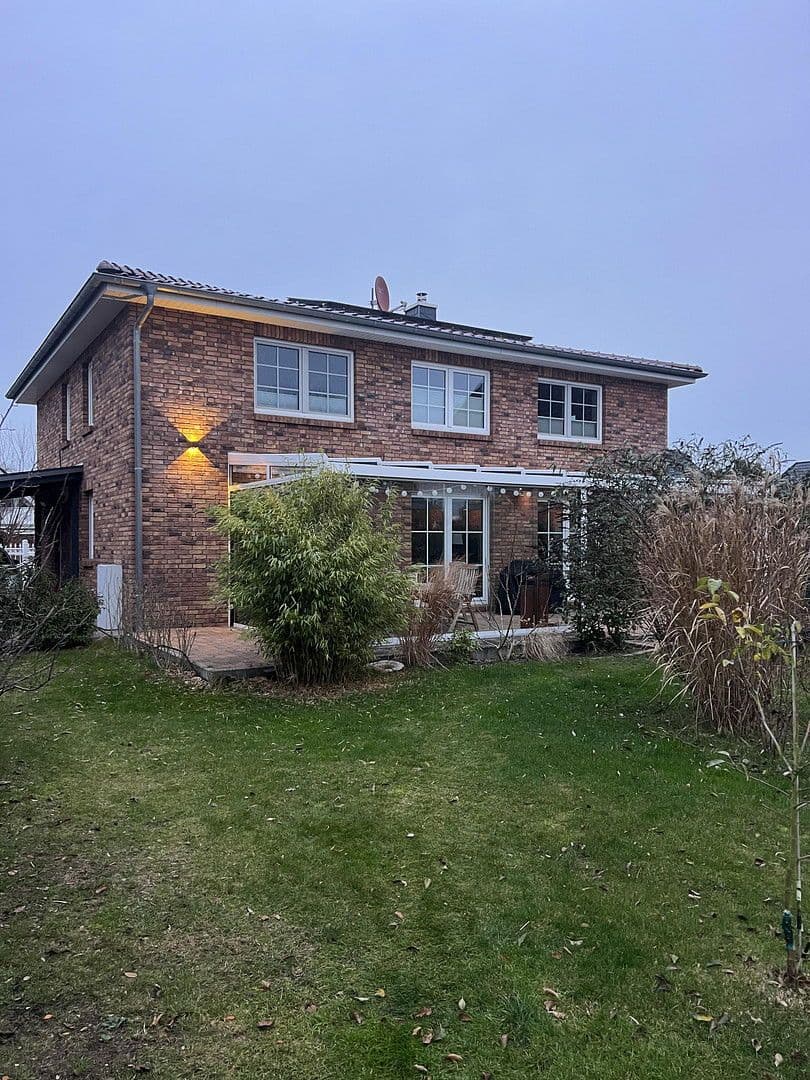 Prodej domu 190 m², pozemek 670 m², Stelle, Dolní Sasko Prodej domu 190 m², pozemek 670 m², Stelle, Dolní Sasko