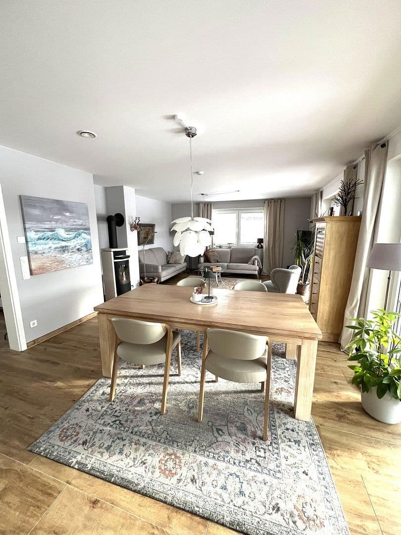 Prodej domu 190 m², pozemek 670 m², Stelle, Dolní Sasko Prodej domu 190 m², pozemek 670 m², Stelle, Dolní Sasko