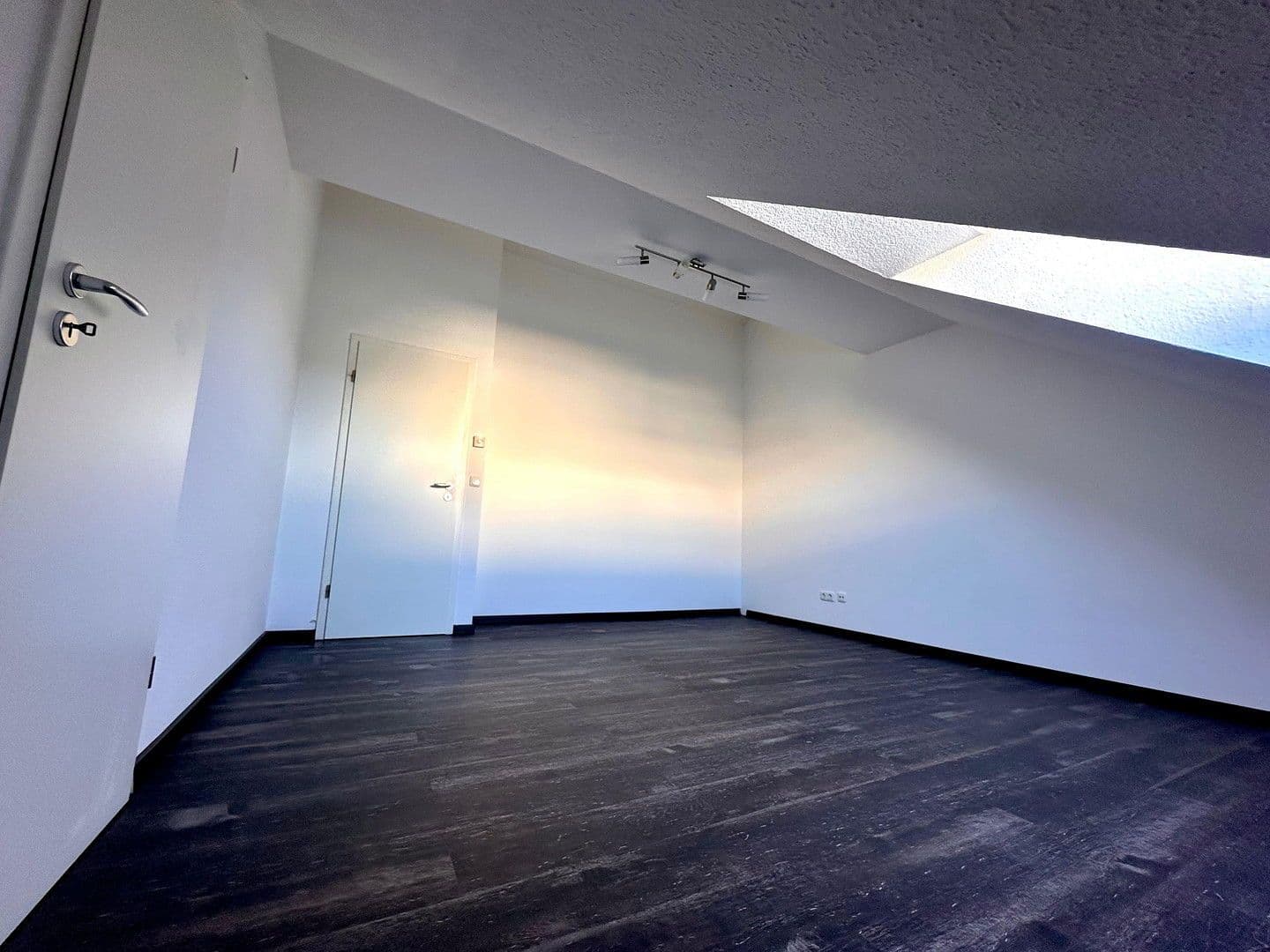 Prodej domu 130 m², pozemek 149 m², Glienicke/Nordbahn, Braniborsko Prodej domu 130 m², pozemek 149 m², Glienicke/Nordbahn, Braniborsko