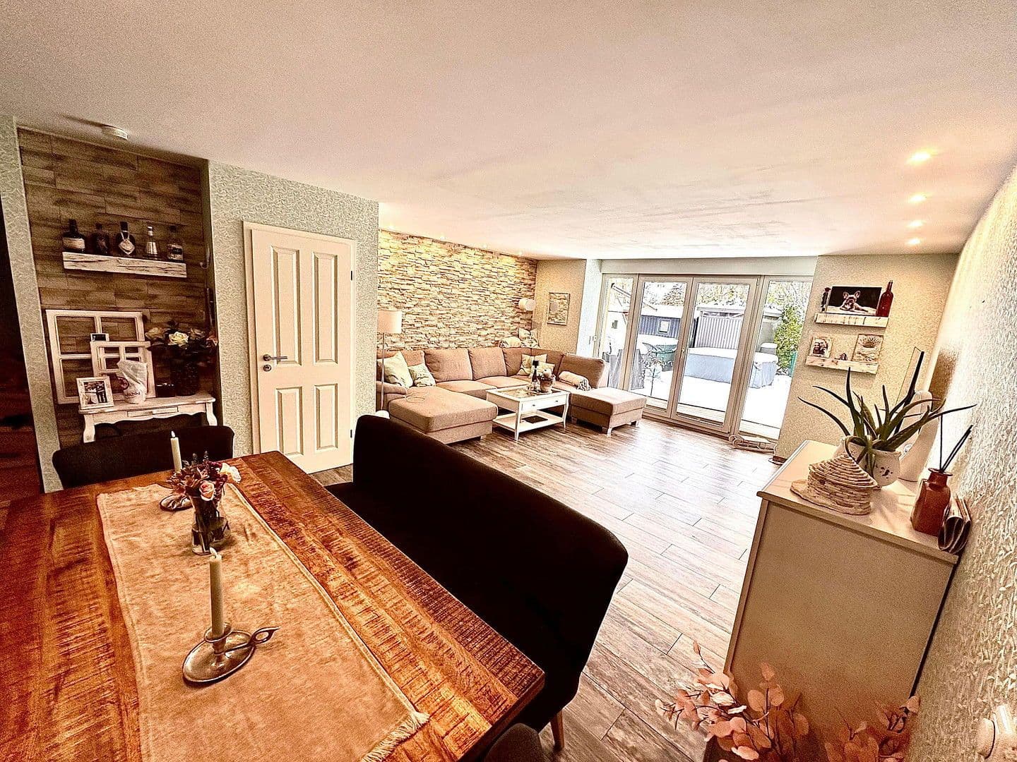 Prodej domu 130 m², pozemek 149 m², Glienicke/Nordbahn, Braniborsko Prodej domu 130 m², pozemek 149 m², Glienicke/Nordbahn, Braniborsko