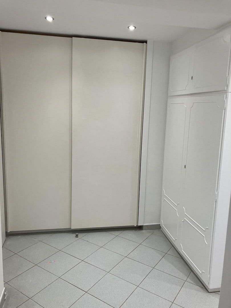 Pronájem bytu 3+1 100 m², Frankfurt, Hessen Pronájem bytu 3+1 100 m², Frankfurt, Hessen