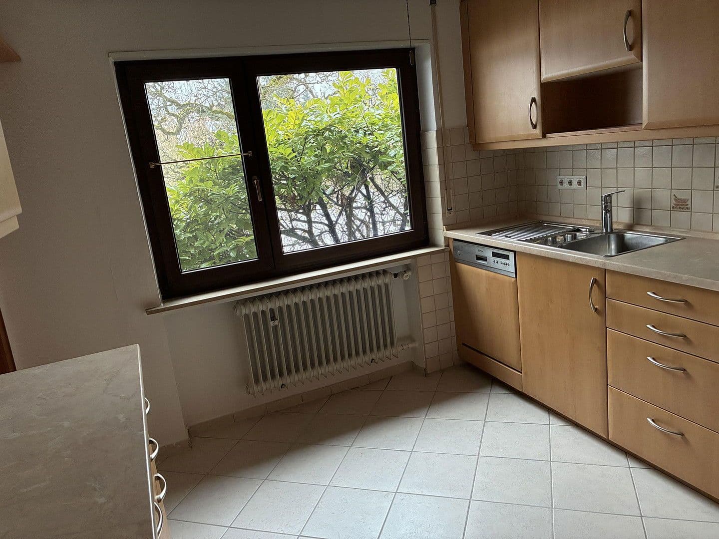 Prodej domu 118 m², pozemek 942 m², Ansbacher Straße 42A, Markt Erlbach, Bavorsko Prodej domu 118 m², pozemek 942 m², Ansbacher Straße 42A, Markt Erlbach, Bavorsko