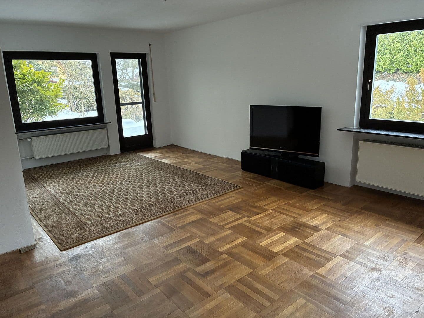 Prodej domu 118 m², pozemek 942 m², Ansbacher Straße 42A, Markt Erlbach, Bavorsko Prodej domu 118 m², pozemek 942 m², Ansbacher Straße 42A, Markt Erlbach, Bavorsko