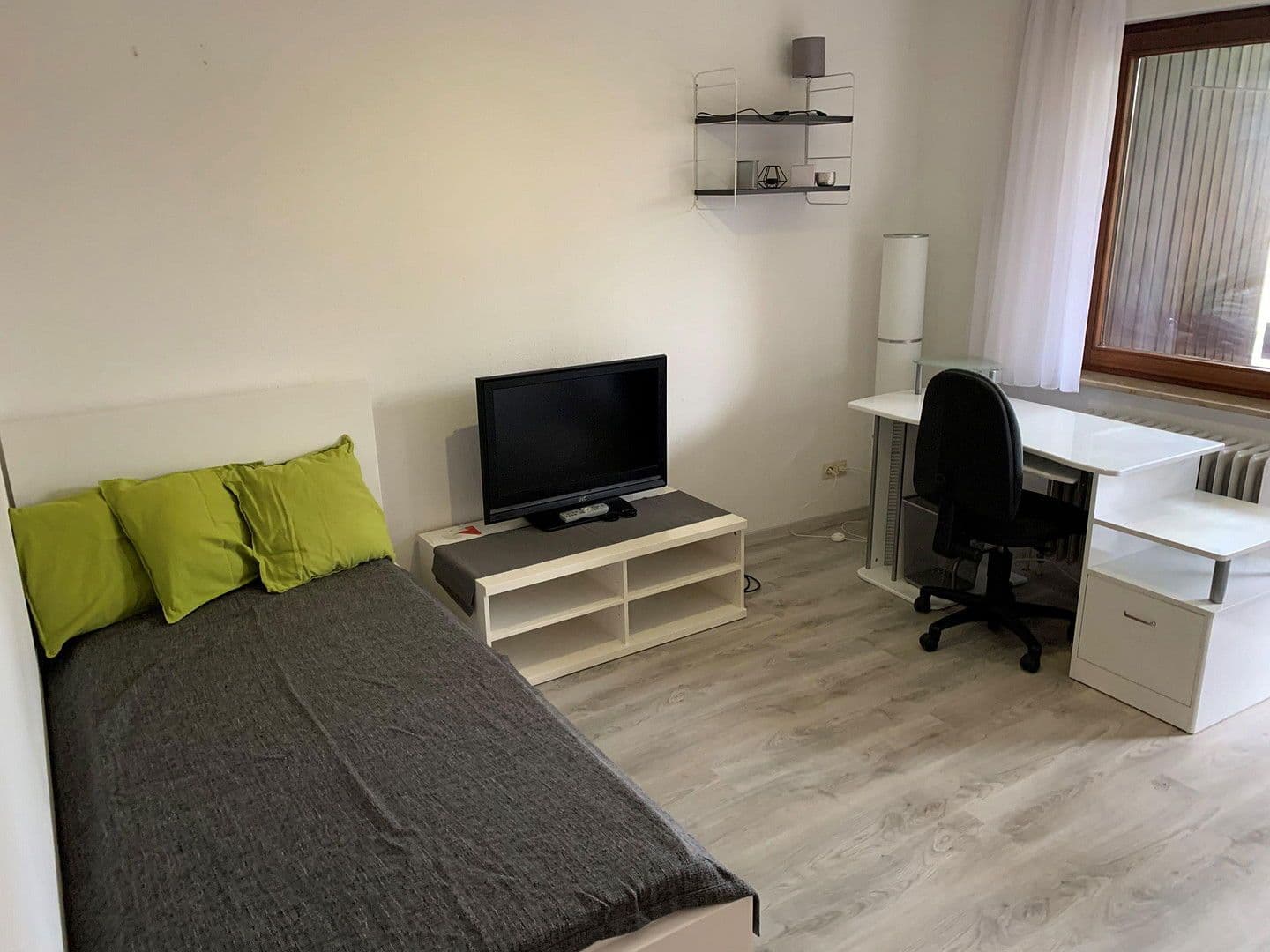 Pronájem bytu 1+1 24 m², Hirschauer Straße 48, Tübingen, Bádensko-Württembersko Pronájem bytu 1+1 24 m², Hirschauer Straße 48, Tübingen, Bádensko-Württembersko