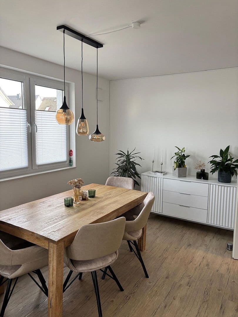 Pronájem bytu 3+1 82 m², Lüneburger Straße 89, Winsen (Luhe), Dolní Sasko Pronájem bytu 3+1 82 m², Lüneburger Straße 89, Winsen (Luhe), Dolní Sasko
