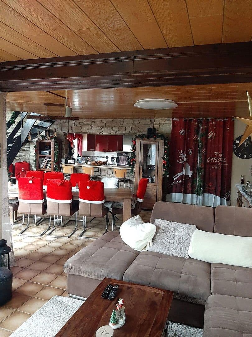 Prodej domu 270 m², pozemek 401 m², Raunheim, Hessen Prodej domu 270 m², pozemek 401 m², Raunheim, Hessen