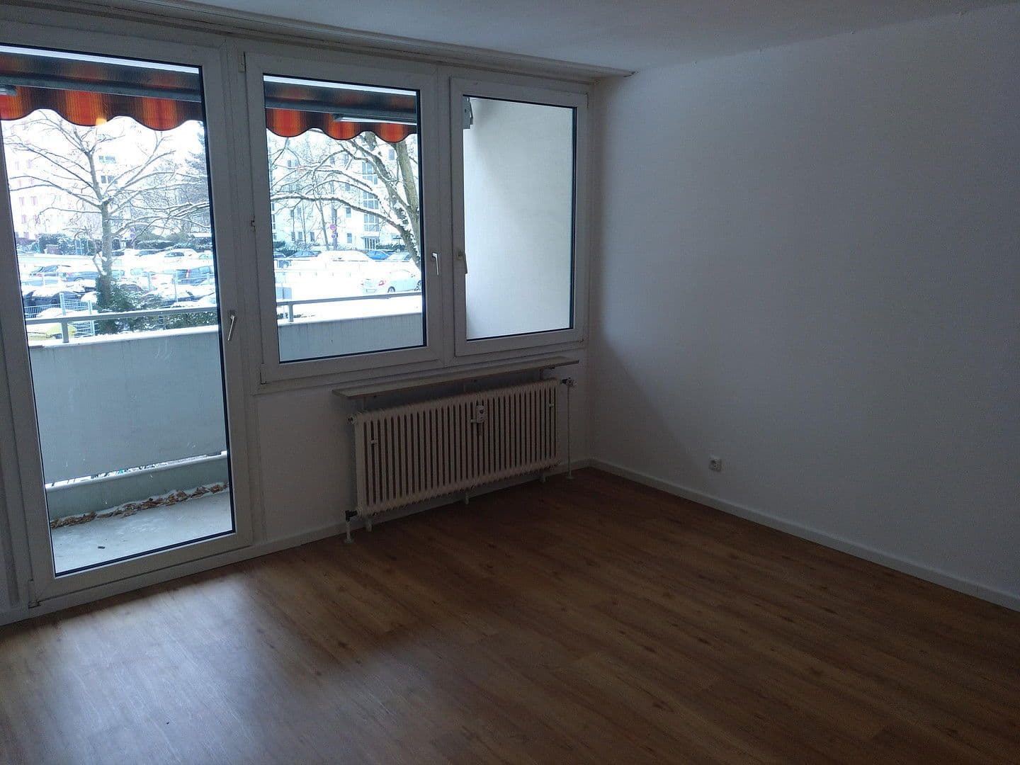 Pronájem bytu 1+1 33 m², Geschwister-Scholl-Straße 1, Erlangen, Bavorsko Pronájem bytu 1+1 33 m², Geschwister-Scholl-Straße 1, Erlangen, Bavorsko
