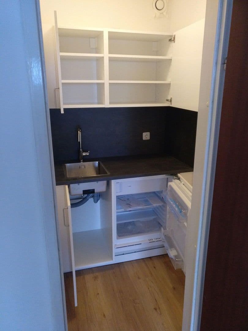 Pronájem bytu 1+1 33 m², Geschwister-Scholl-Straße 1, Erlangen, Bavorsko Pronájem bytu 1+1 33 m², Geschwister-Scholl-Straße 1, Erlangen, Bavorsko