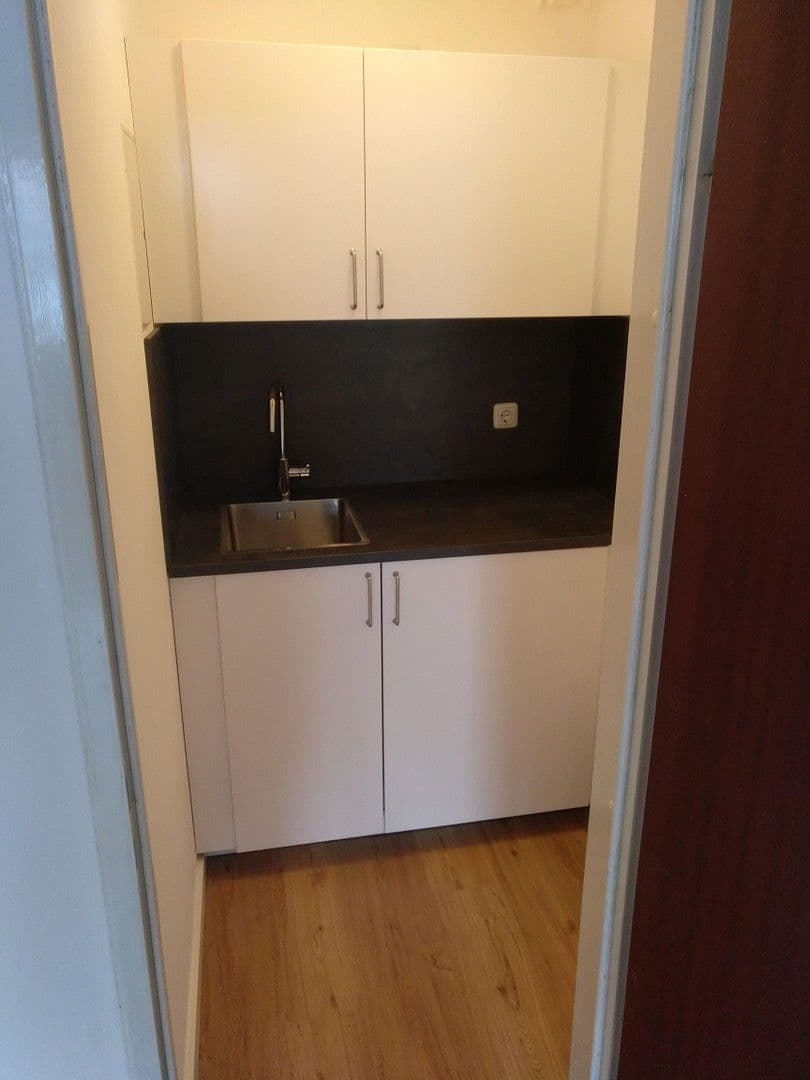 Pronájem bytu 1+1 33 m², Geschwister-Scholl-Straße 1, Erlangen, Bavorsko Pronájem bytu 1+1 33 m², Geschwister-Scholl-Straße 1, Erlangen, Bavorsko