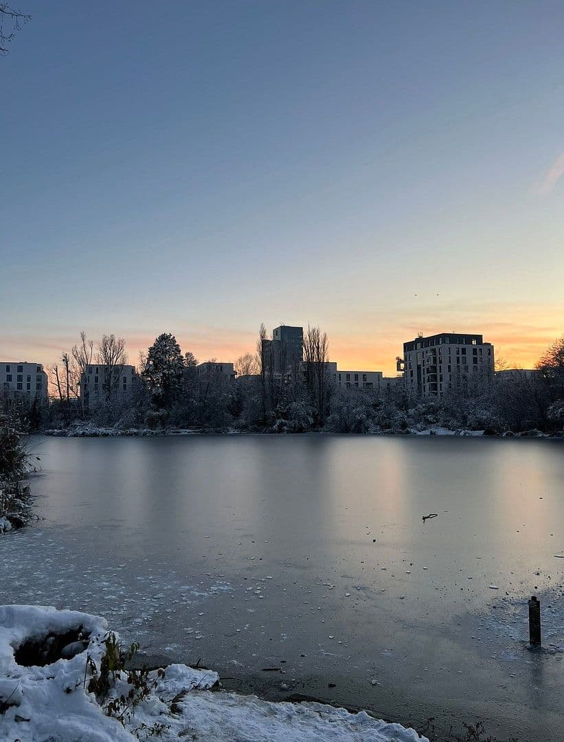 Pronájem bytu 2+kk 70 m², Stuttgart, Bádensko-Württembersko Pronájem bytu 2+kk 70 m², Stuttgart, Bádensko-Württembersko