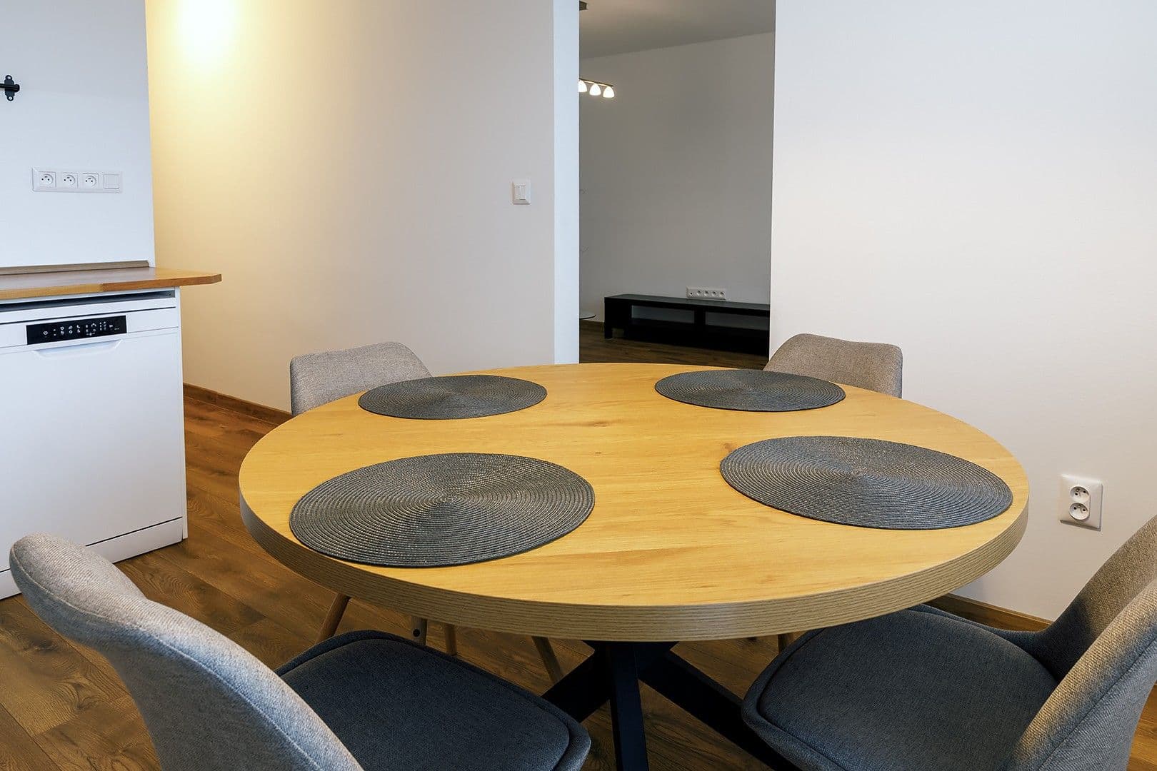 Pronájem bytu 2+1 63 m², Jilemnického, Stupava, Bratislavský kraj Pronájem bytu 2+1 63 m², Jilemnického, Stupava, Bratislavský kraj