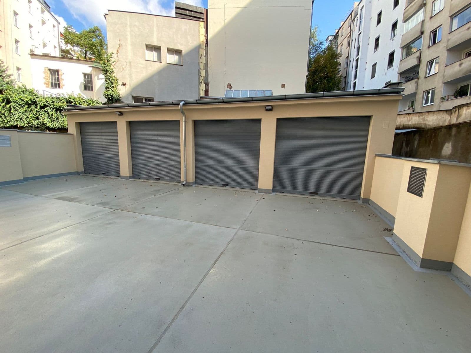 Pronájem garáže 20 m², Oblouková, Praha, Praha Pronájem garáže 20 m², Oblouková, Praha, Praha