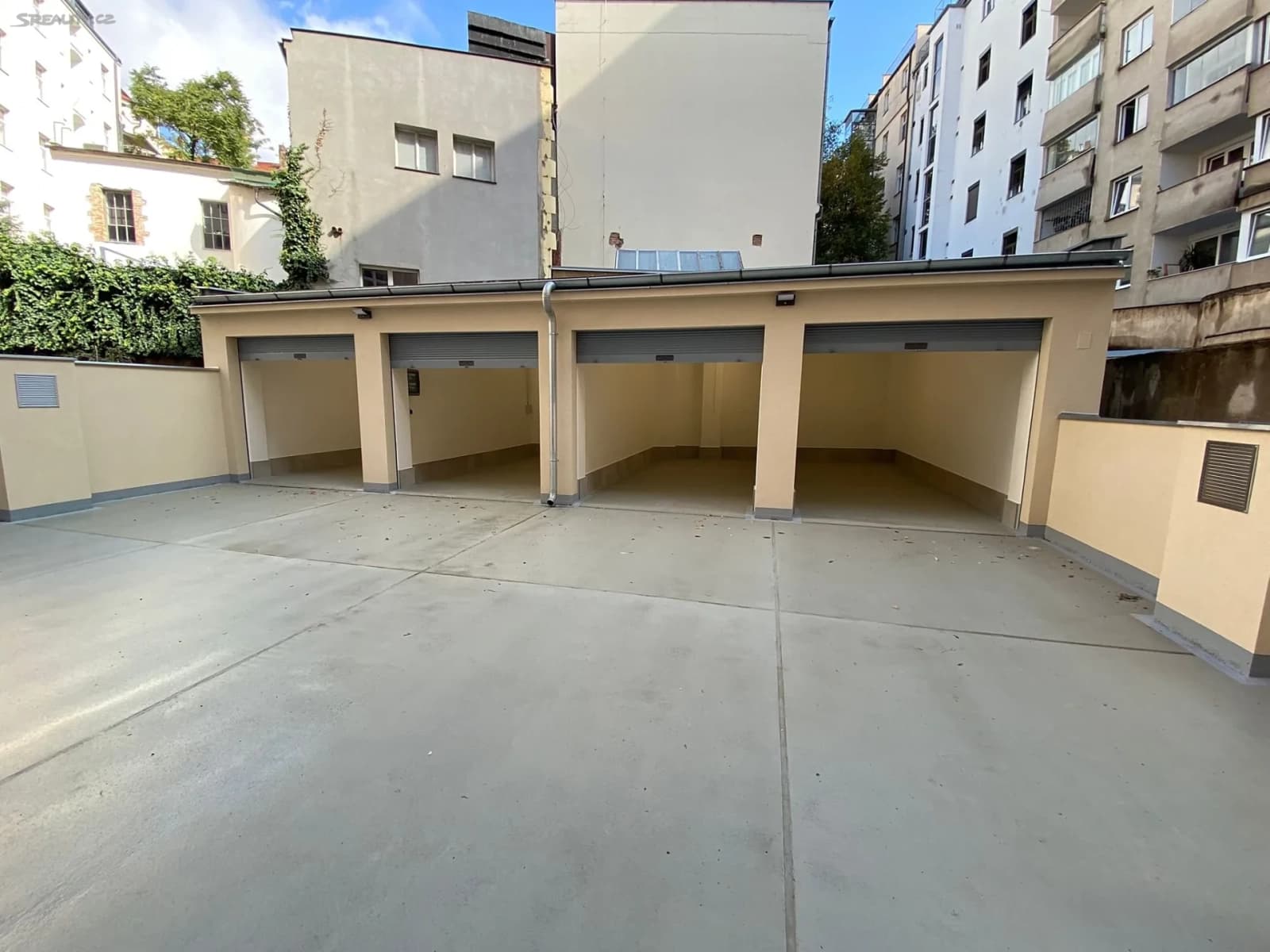 Pronájem garáže 20 m², Oblouková, Praha, Praha Pronájem garáže 20 m², Oblouková, Praha, Praha