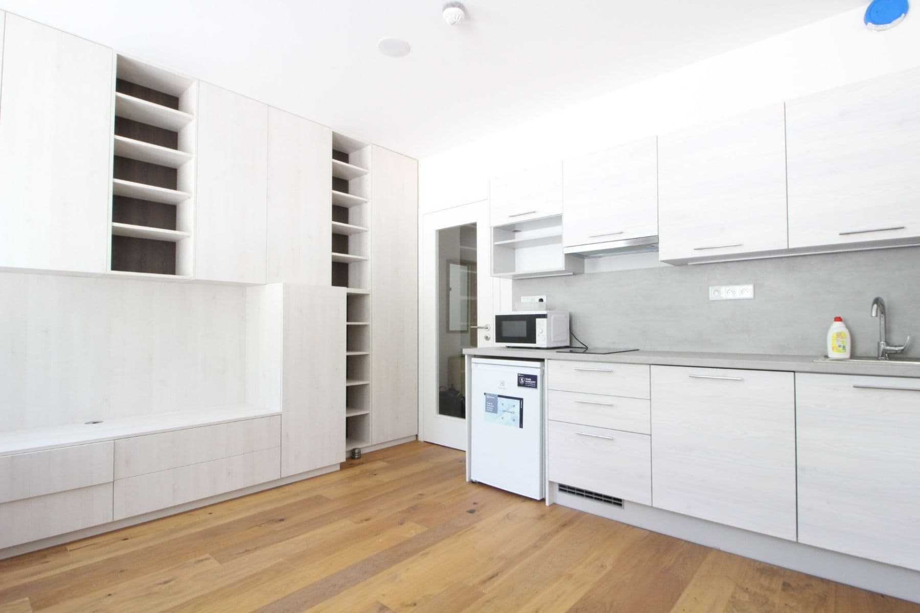 Pronájem bytu 1+kk 20 m², Perucká, Praha, Praha Pronájem bytu 1+kk 20 m², Perucká, Praha, Praha