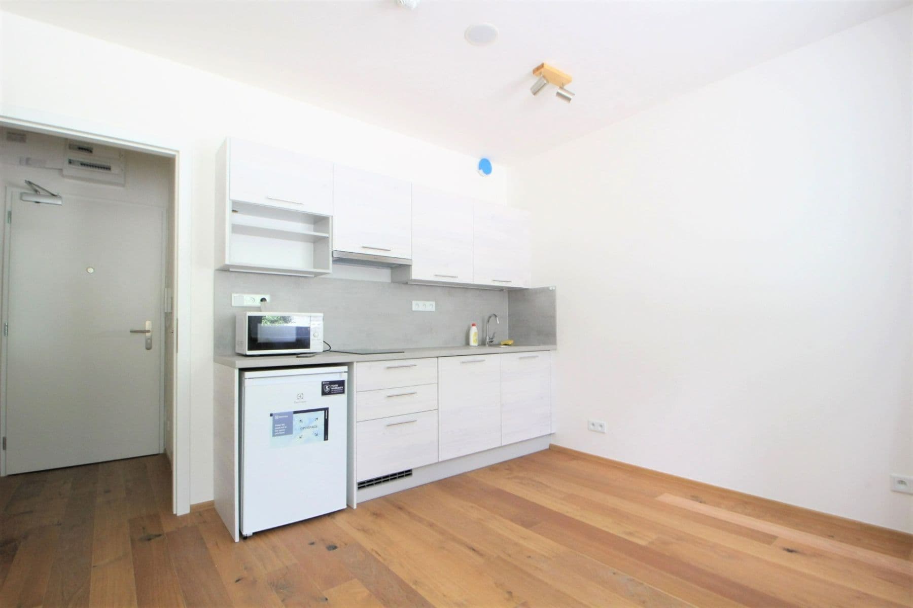 Pronájem bytu 1+kk 20 m², Perucká, Praha, Praha Pronájem bytu 1+kk 20 m², Perucká, Praha, Praha