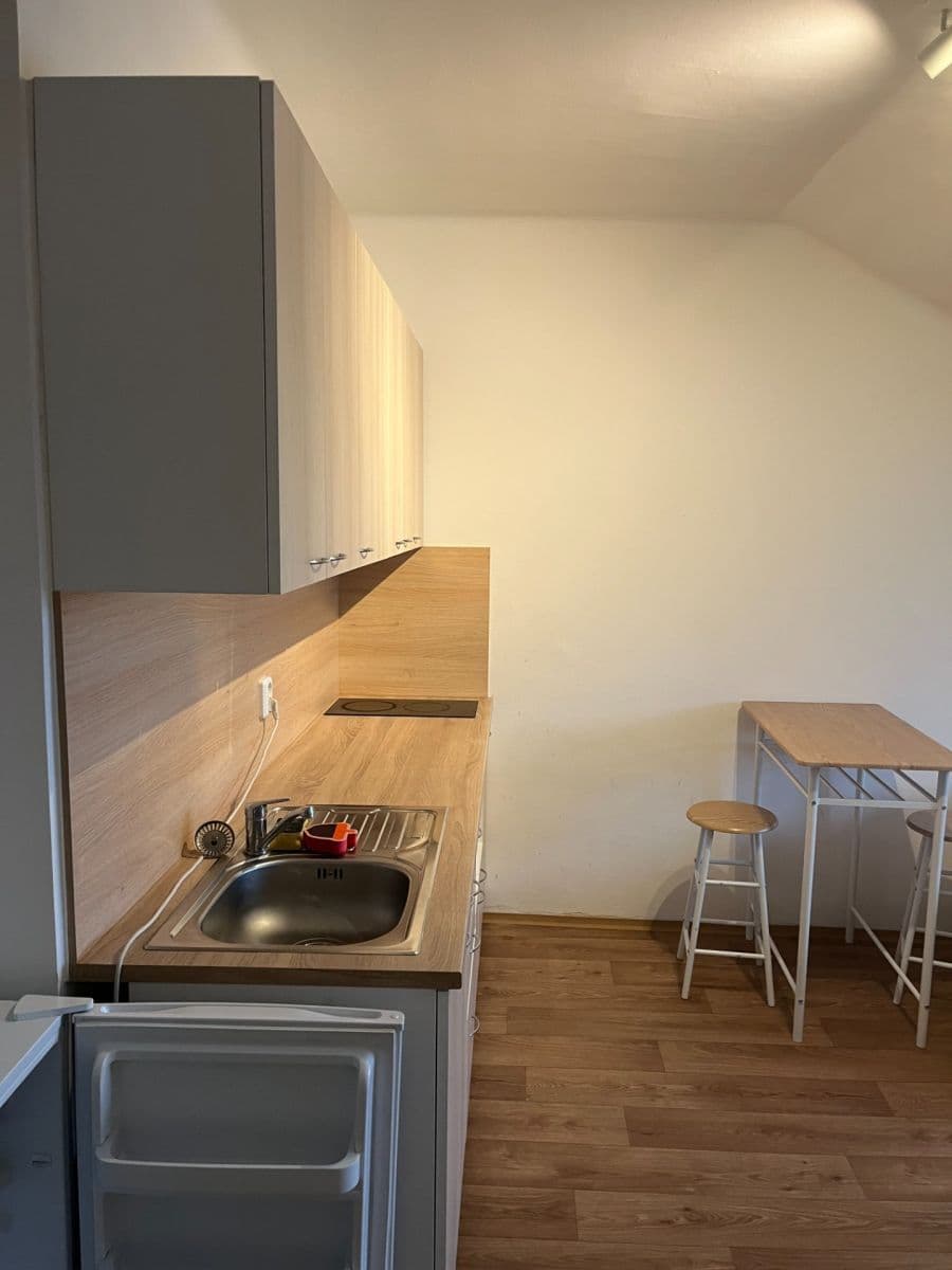 Pronájem bytu 1+kk 26 m², U Pošty, Praha, Praha Pronájem bytu 1+kk 26 m², U Pošty, Praha, Praha
