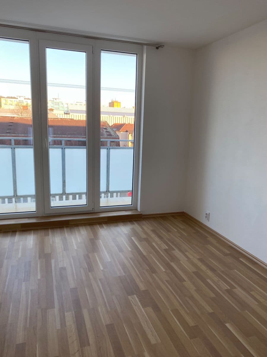 Pronájem bytu 2+1 58 m², Železničářská, Plzeň, Plzeňský kraj Pronájem bytu 2+1 58 m², Železničářská, Plzeň, Plzeňský kraj