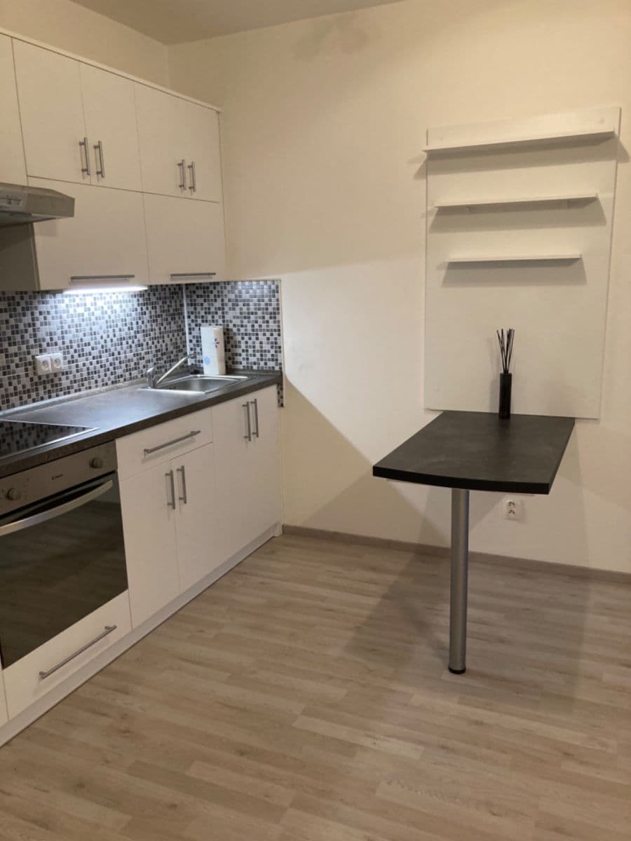 Pronájem bytu 1+kk 33 m², Strnadových, Praha, Praha Pronájem bytu 1+kk 33 m², Strnadových, Praha, Praha