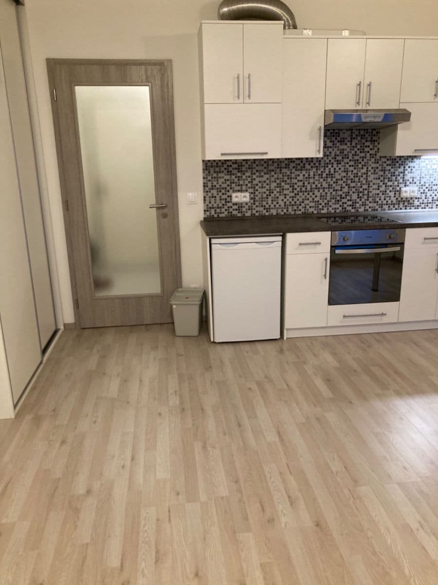 Pronájem bytu 1+kk 33 m², Strnadových, Praha, Praha Pronájem bytu 1+kk 33 m², Strnadových, Praha, Praha