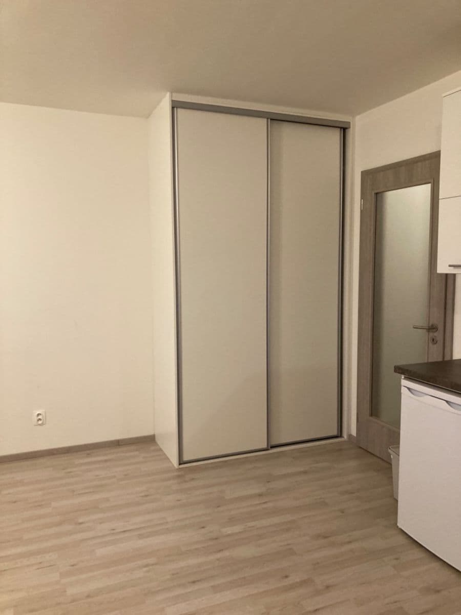Pronájem bytu 1+kk 33 m², Strnadových, Praha, Praha Pronájem bytu 1+kk 33 m², Strnadových, Praha, Praha