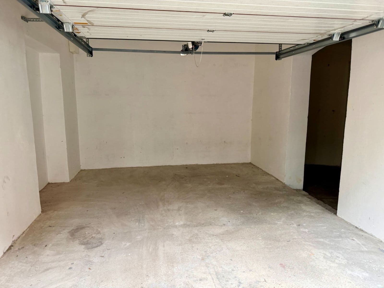 Pronájem garáže 36 m², Holečkova, Praha, Praha Pronájem garáže 36 m², Holečkova, Praha, Praha