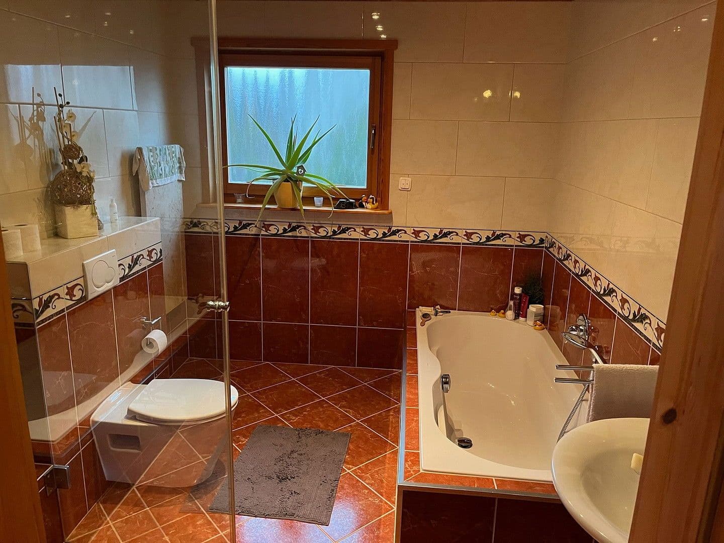 Prodej domu 120 m², pozemek 385 m², Schöneck, Hessen Prodej domu 120 m², pozemek 385 m², Schöneck, Hessen