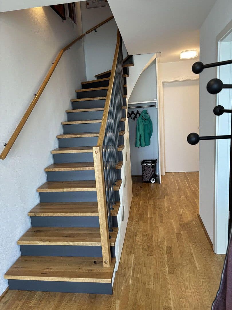 Prodej domu 187 m², pozemek 351 m², Kirchheim unter Teck, Bádensko-Württembersko Prodej domu 187 m², pozemek 351 m², Kirchheim unter Teck, Bádensko-Württembersko