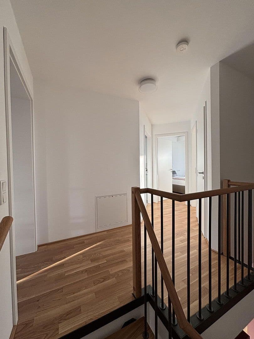 Prodej domu 187 m², pozemek 351 m², Kirchheim unter Teck, Bádensko-Württembersko Prodej domu 187 m², pozemek 351 m², Kirchheim unter Teck, Bádensko-Württembersko