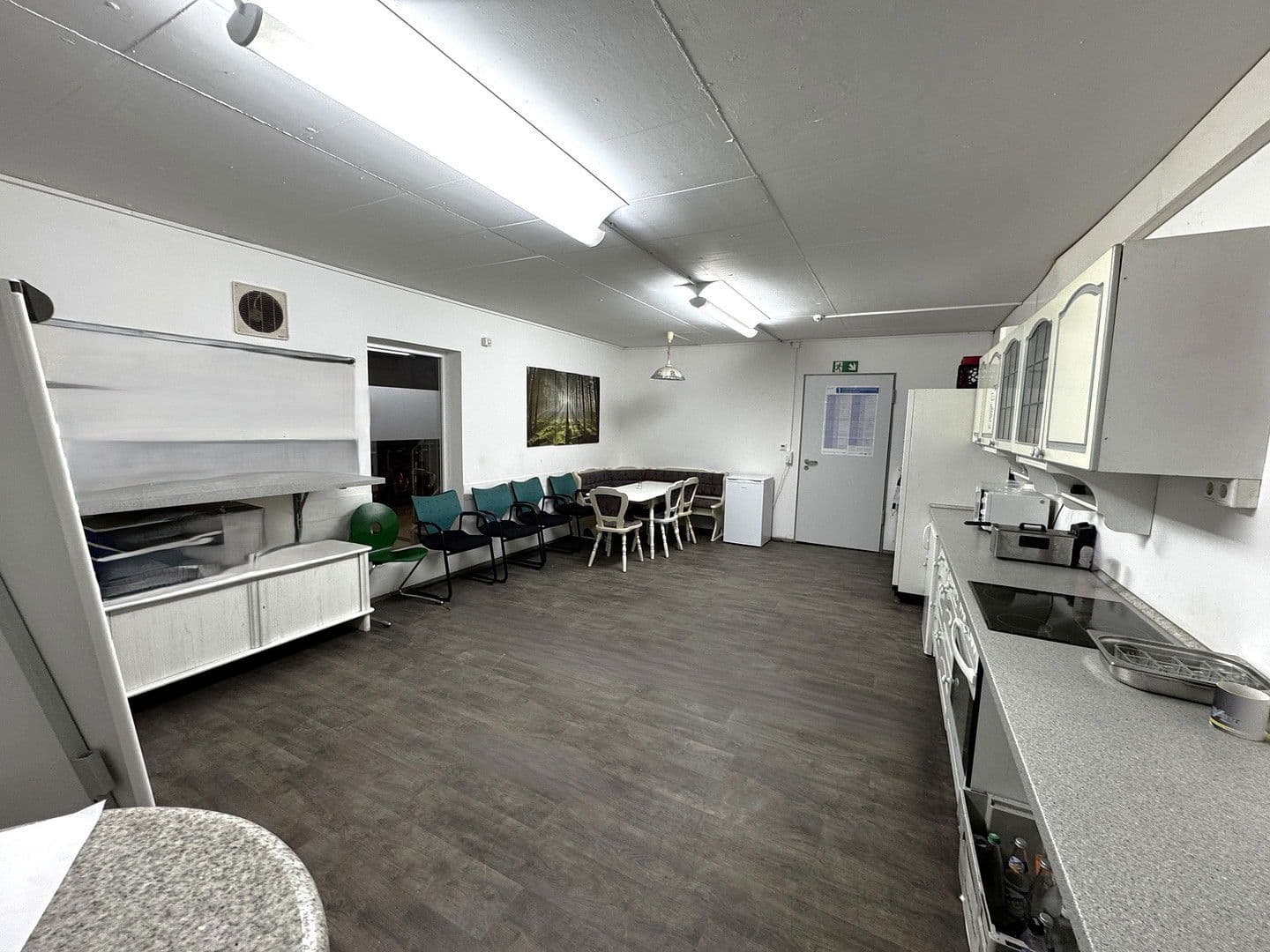 Pronájem kanceláře 215 m², Eisingen, Bavorsko Pronájem kanceláře 215 m², Eisingen, Bavorsko