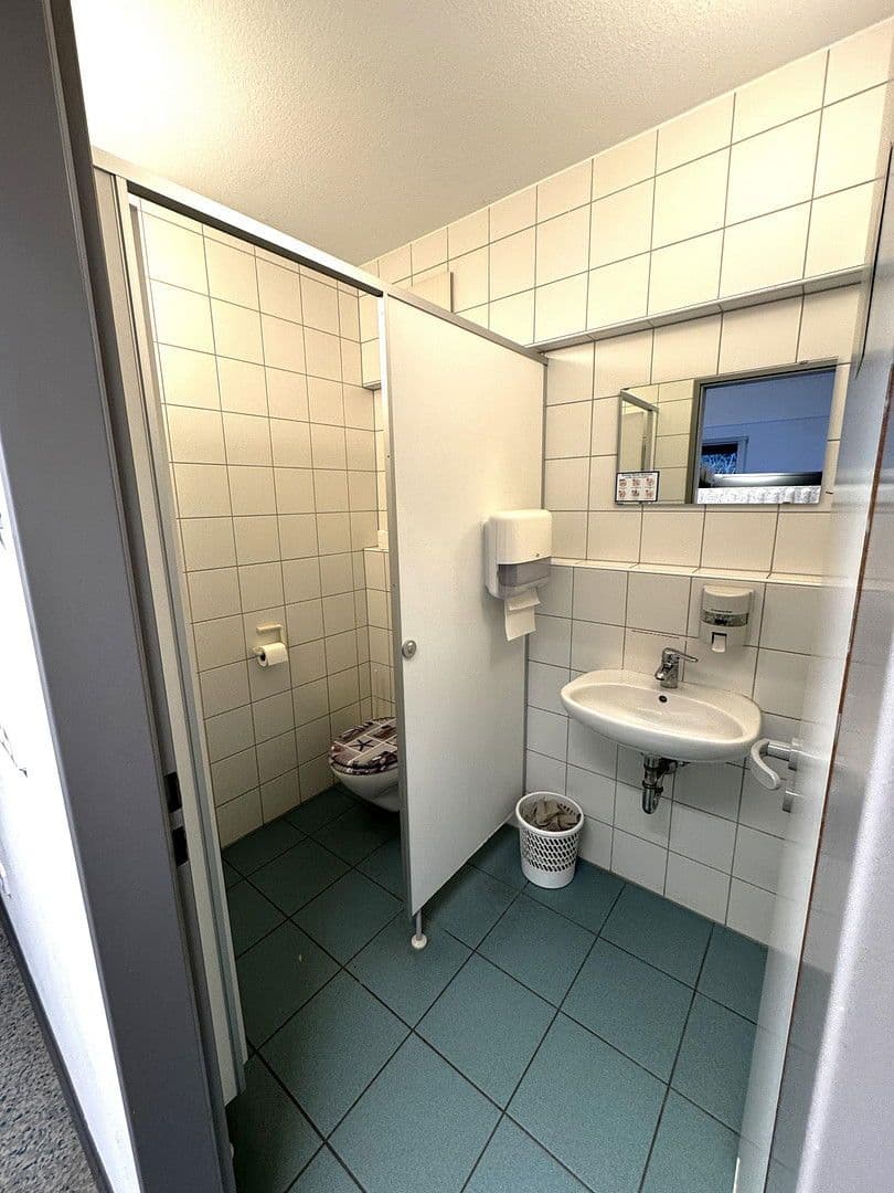 Pronájem kanceláře 215 m², Eisingen, Bavorsko Pronájem kanceláře 215 m², Eisingen, Bavorsko