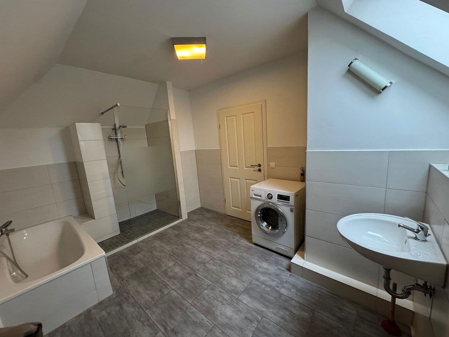 Pronájem bytu 3+1 85 m², Fuhlsbütteler Damm 75, Hamburg, Hamburg Pronájem bytu 3+1 85 m², Fuhlsbütteler Damm 75, Hamburg, Hamburg