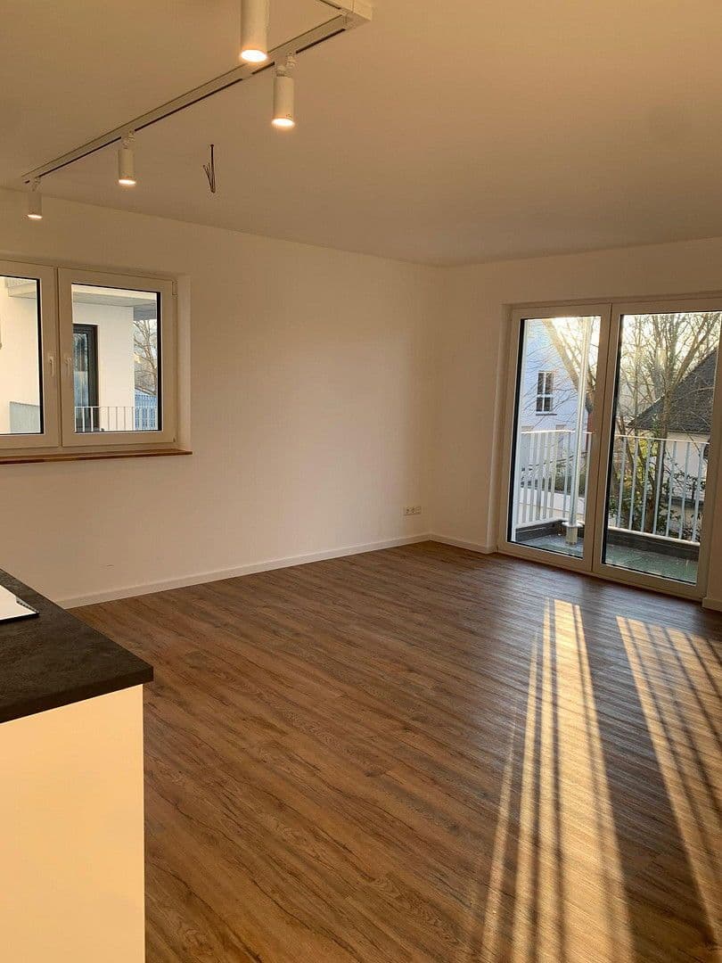 Pronájem bytu 3+1 85 m², Bismarckstraße 8, Nürtingen, Bádensko-Württembersko Pronájem bytu 3+1 85 m², Bismarckstraße 8, Nürtingen, Bádensko-Württembersko