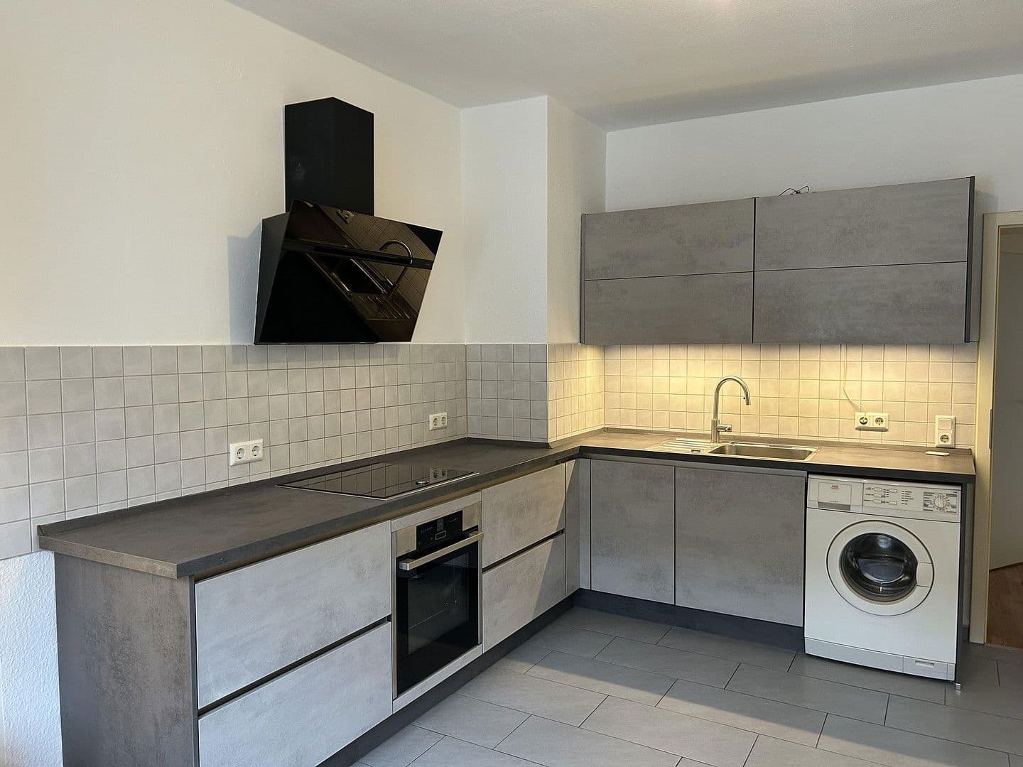 Prodej bytu 2+1 65 m², Wilhelmstr. 11 - 13, Köln, Severní Porýní-Vestfálsko Prodej bytu 2+1 65 m², Wilhelmstr. 11 - 13, Köln, Severní Porýní-Vestfálsko