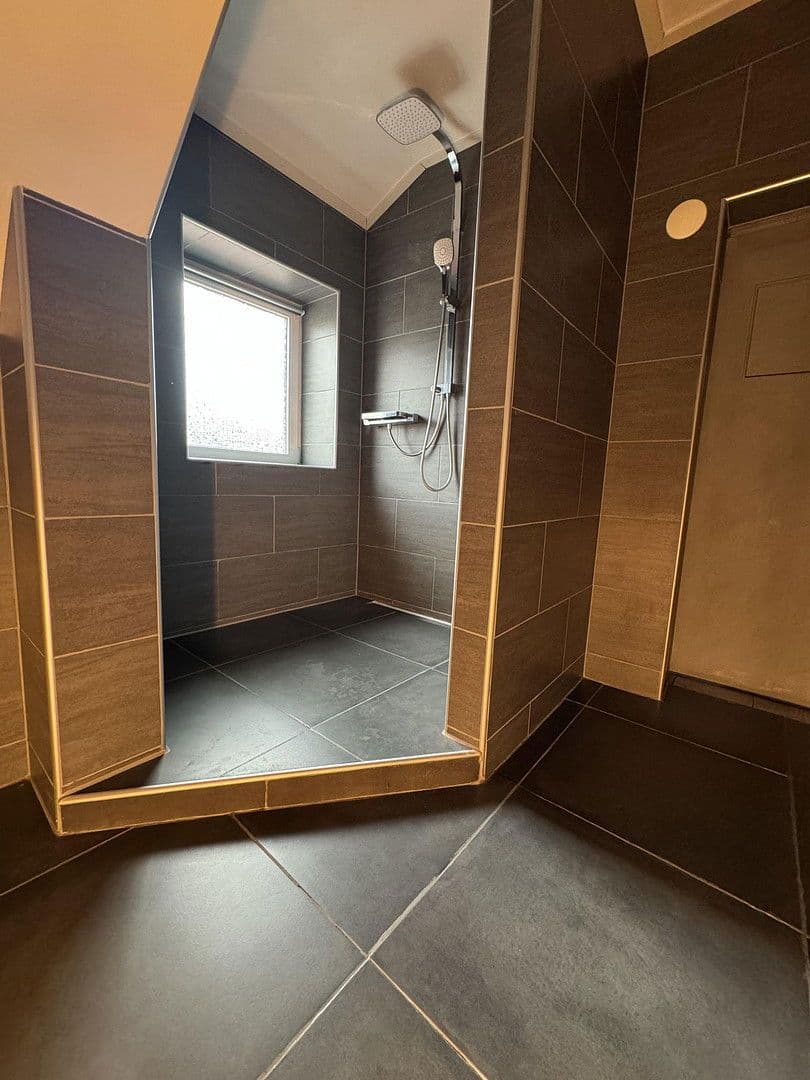 Prodej domu 470 m², pozemek 400 m², Kurhausweg 4, Goslar, Dolní Sasko Prodej domu 470 m², pozemek 400 m², Kurhausweg 4, Goslar, Dolní Sasko