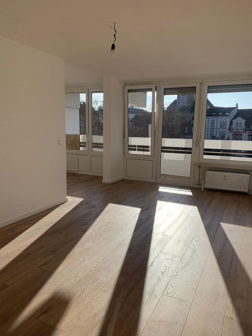 Pronájem bytu 3+1 74 m², Mathildenstr. 14, Offenbach, Hessen Pronájem bytu 3+1 74 m², Mathildenstr. 14, Offenbach, Hessen