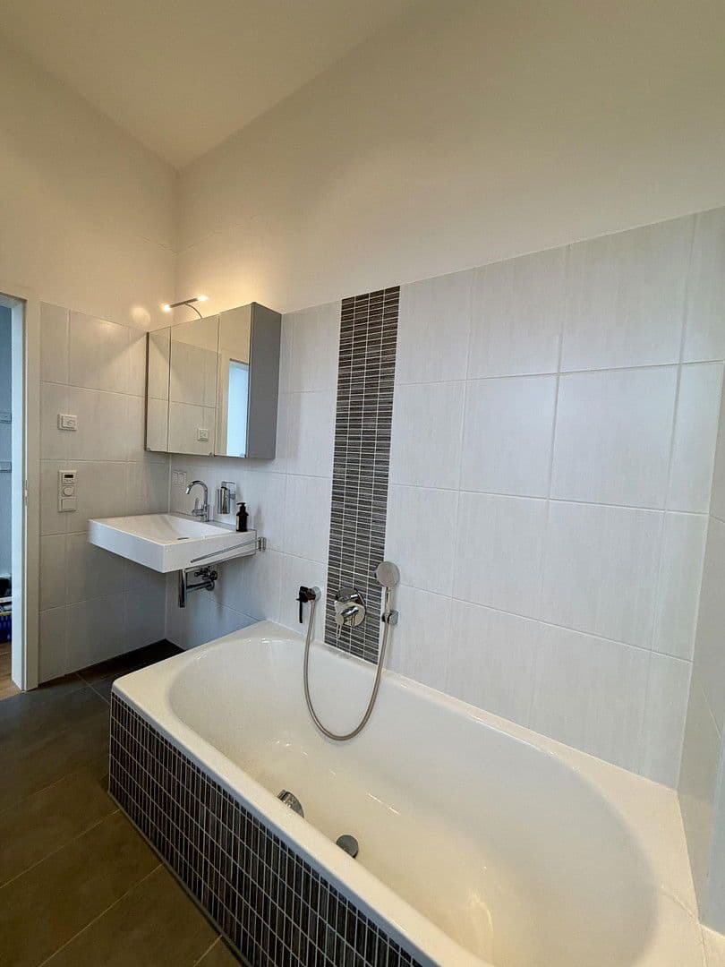 Prodej domu 224 m², pozemek 399 m², Kelkheim (Taunus), Hessen Prodej domu 224 m², pozemek 399 m², Kelkheim (Taunus), Hessen