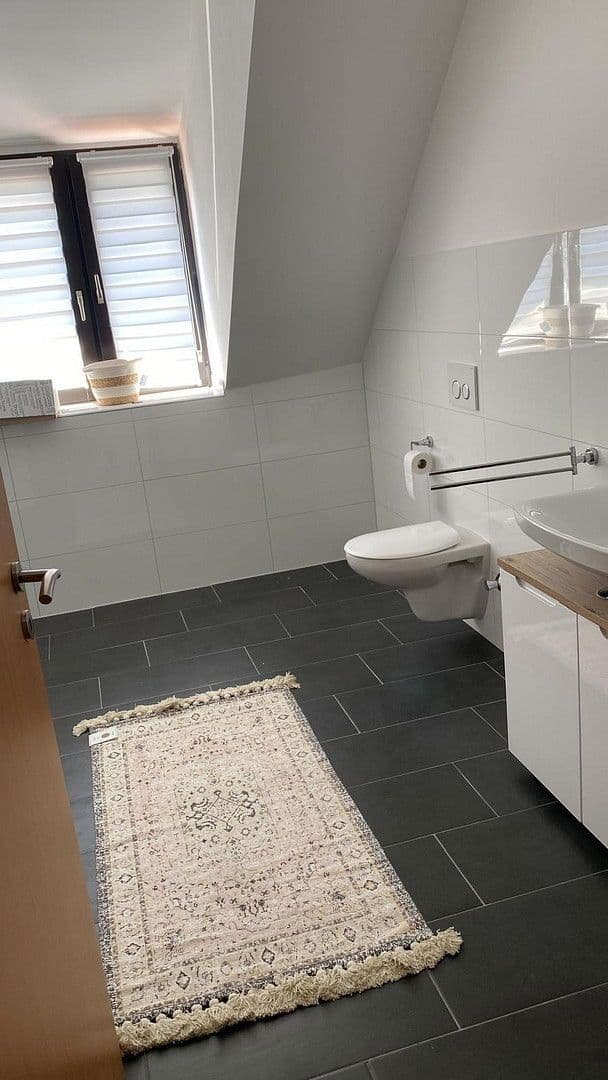 Pronájem bytu 3+1 90 m², Hildegardstr. 18, Gelsenkirchen, Severní Porýní-Vestfálsko Pronájem bytu 3+1 90 m², Hildegardstr. 18, Gelsenkirchen, Severní Porýní-Vestfálsko