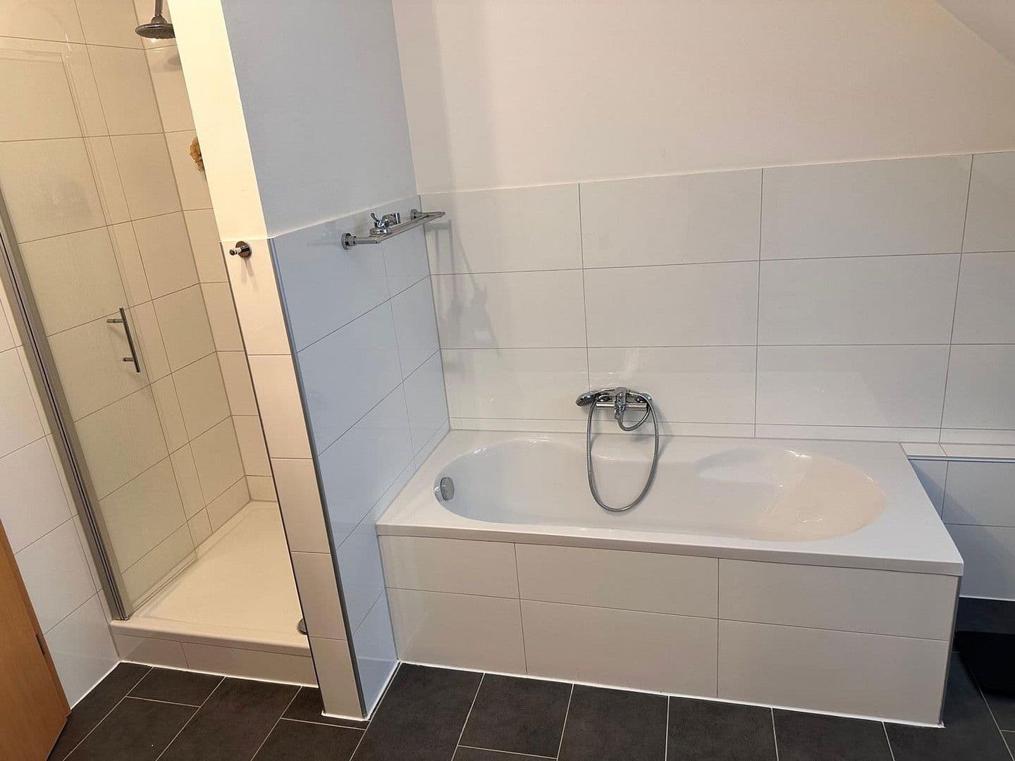 Pronájem bytu 3+1 90 m², Hildegardstr. 18, Gelsenkirchen, Severní Porýní-Vestfálsko Pronájem bytu 3+1 90 m², Hildegardstr. 18, Gelsenkirchen, Severní Porýní-Vestfálsko