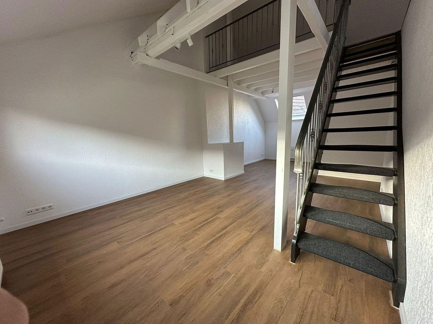 Pronájem bytu 3+1 96 m², Schwanhildenstr. 14, Essen, Severní Porýní-Vestfálsko Pronájem bytu 3+1 96 m², Schwanhildenstr. 14, Essen, Severní Porýní-Vestfálsko