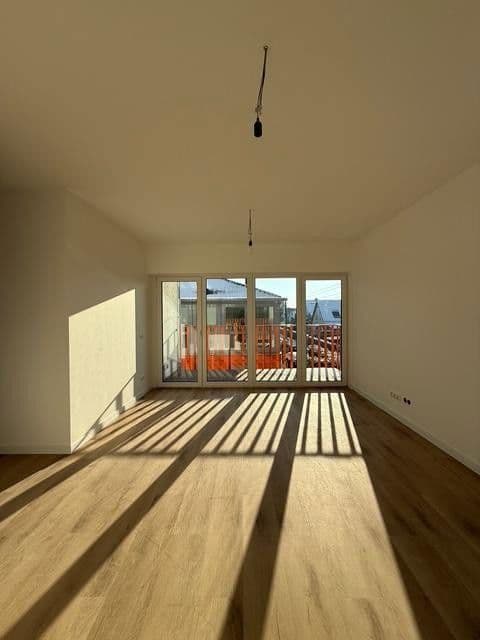 Pronájem bytu 3+1 60 m², Alt-Biesdorf 49A, Berlin, Berlín Pronájem bytu 3+1 60 m², Alt-Biesdorf 49A, Berlin, Berlín