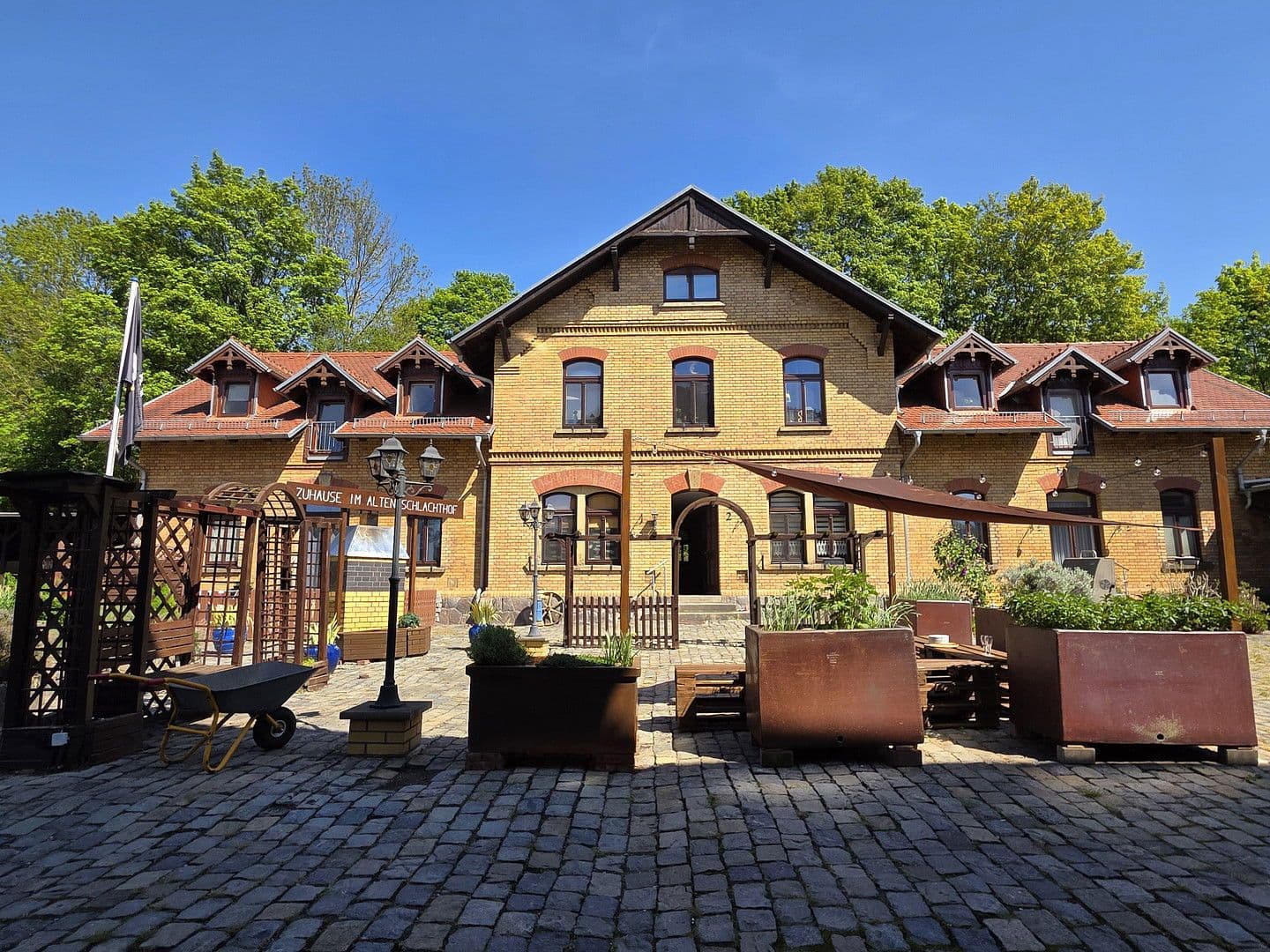 Pronájem bytu 4+1 135 m², Kitscherstr, 10, Křemeničov, Sasko Pronájem bytu 4+1 135 m², Kitscherstr, 10, Křemeničov, Sasko