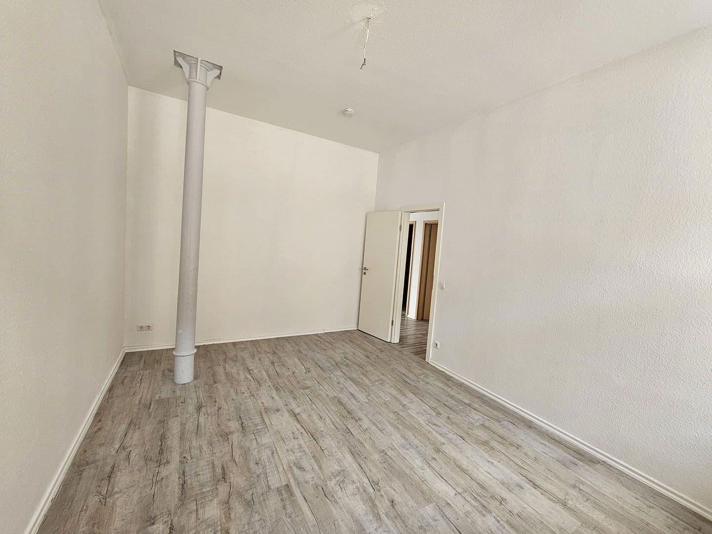Pronájem bytu 4+1 135 m², Kitscherstr, 10, Křemeničov, Sasko Pronájem bytu 4+1 135 m², Kitscherstr, 10, Křemeničov, Sasko