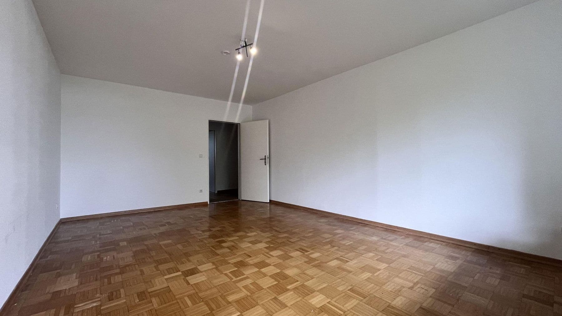 Pronájem bytu 3+1 86 m², Korbinianstraße 12, Ismaning, Bavorsko Pronájem bytu 3+1 86 m², Korbinianstraße 12, Ismaning, Bavorsko
