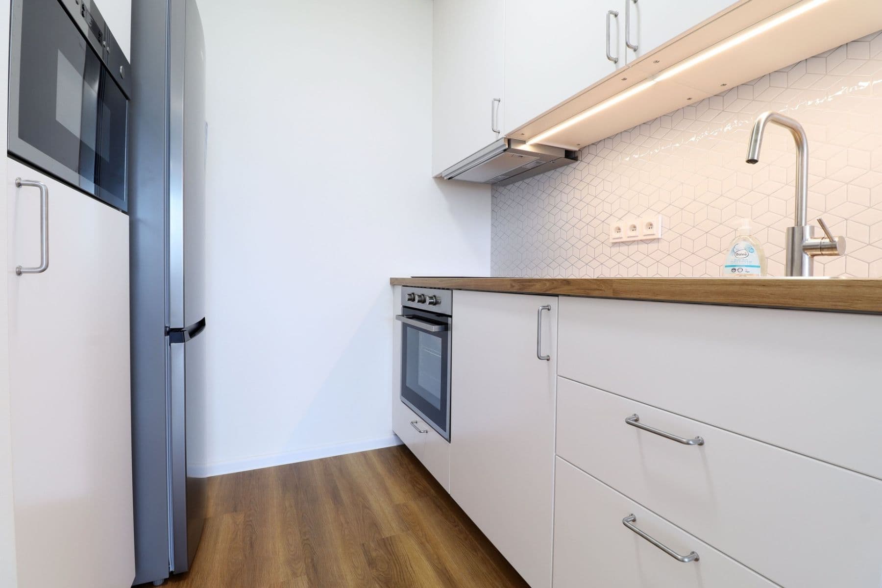 Pronájem bytu 2+kk 43 m², Modletická, Praha, Praha Pronájem bytu 2+kk 43 m², Modletická, Praha, Praha