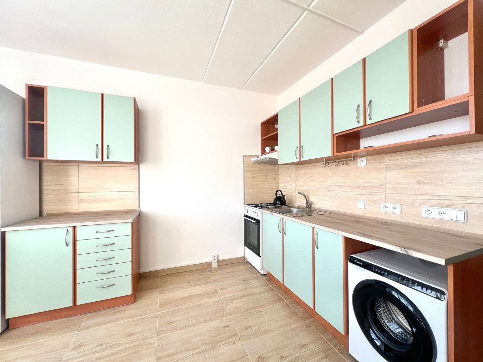 Pronájem bytu 1+1 35 m², Pod Břízami, Chomutov, Ústecký kraj Pronájem bytu 1+1 35 m², Pod Břízami, Chomutov, Ústecký kraj